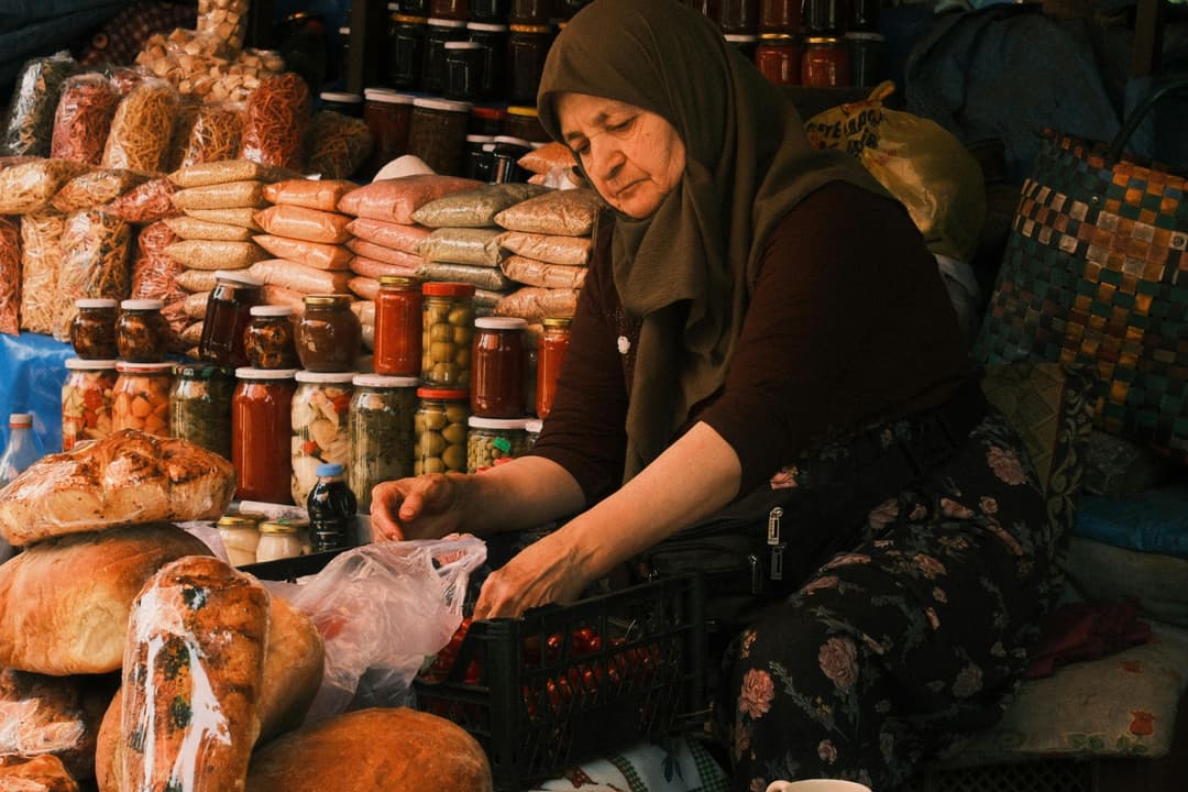 Bolsas de pan apiladas con logo impreso